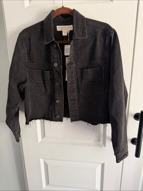 Cropped Black Denim Jacket with Raw Hem